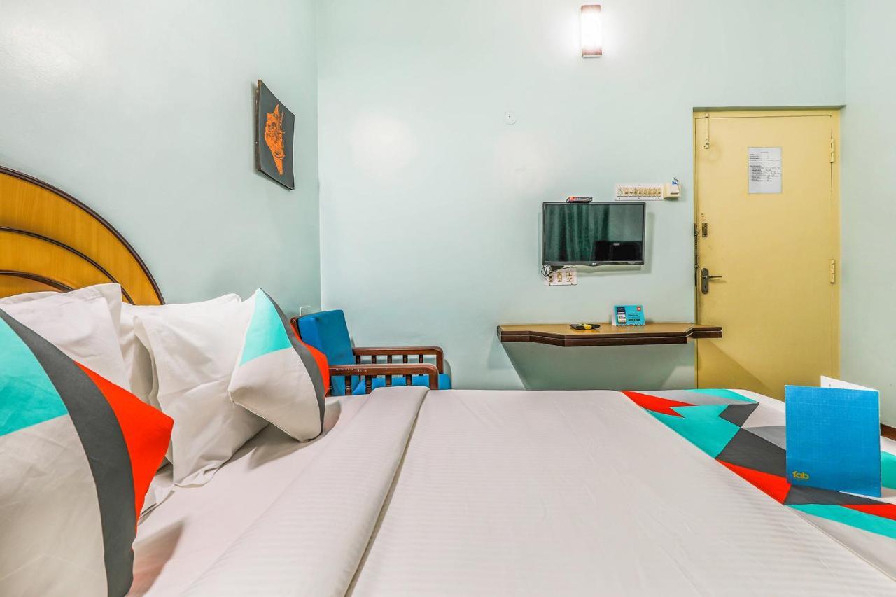 Fabexpress Santhi Inn - Near Promenade Beach Pondichéry Extérieur photo
